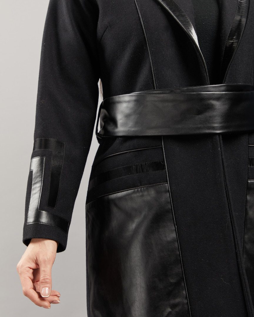 خرید مانتو چرم کالکشن بهار1402 | گالری مانتو میرداماد 0R4A0136 خرید مانتو چرم کالکشن بهار1402 | 0R4A0136