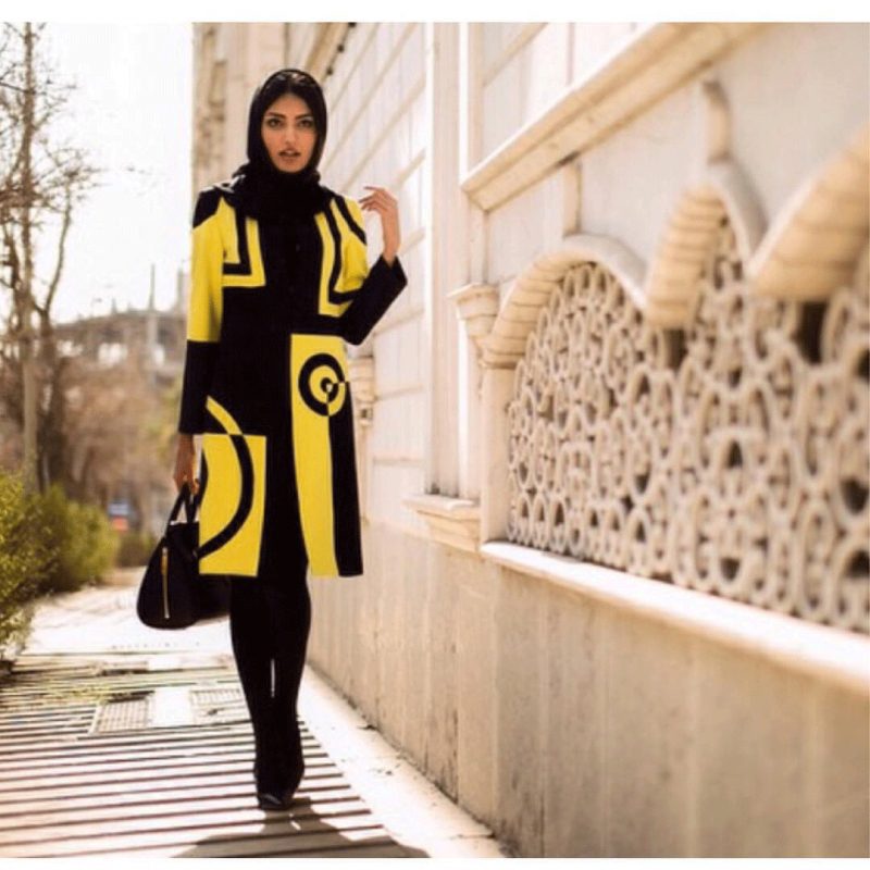 مانتو چه رنگی بخریم؟ راهنمای خرید مانتو مناسب با انواع استایل ها | گالری مانتو میرداماد مشکی زرد مانتو چه رنگی بخریم؟ راهنمای خرید مانتو مناسب با انواع استایل ها | مانتو چه رنگی مشکی زرد