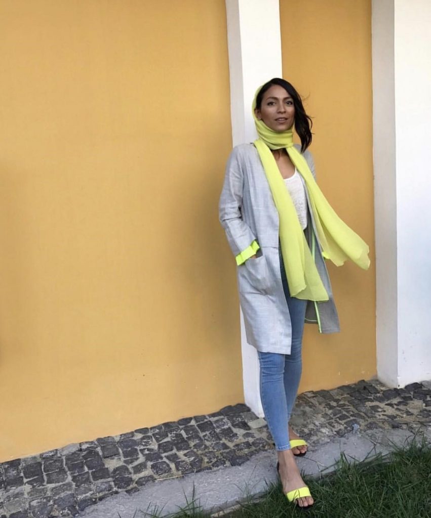 بررسی تخصصی مکمل رنگ طوسی در مانتو | گالری مانتو میرداماد Gray10 851x1024 1 ست مانتو طوسی