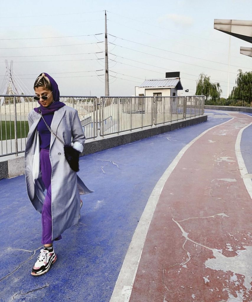 بررسی تخصصی مکمل رنگ طوسی در مانتو | گالری مانتو میرداماد Gray2 854x1024 1 مکمل رنگ طوسی