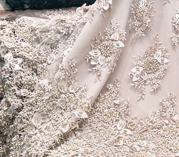 همه چیز درباره پارچه دانتل: از تاریخچه تا کاربردهای مدرن | گالری مانتو میرداماد پارچه دانتل 5 همه چیز درباره پارچه دانتل: از تاریخچه تا کاربردهای مدرن | پارچه دانتل پارچه دانتل 5