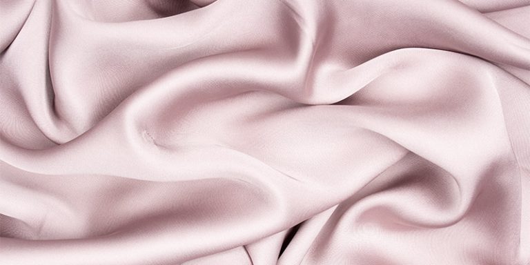 مدل آستر مناسب برای انواع مختلف مانتو: راهنمای کامل و کاربردی | گالری مانتو میرداماد silk lining fabric 768x384 1 آستر مانتو